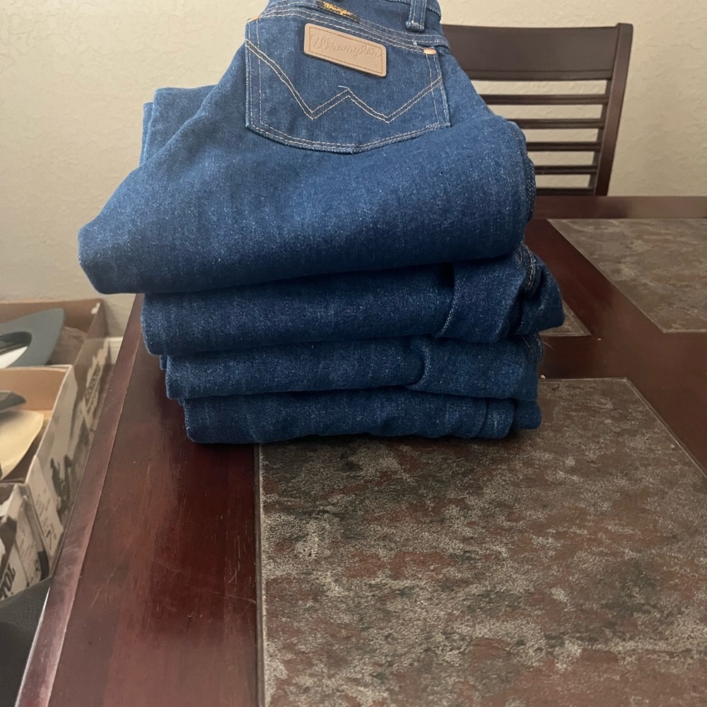 Mens wranglers size 27x36 barely worn. One pair has never been worn